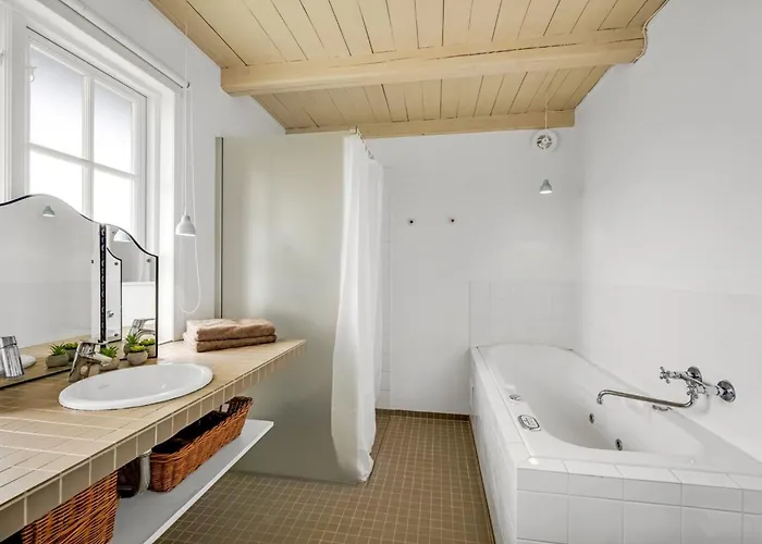 Jamie - 200m From The Sea By Interhome *